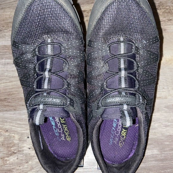 WOMEN'S Skechers size 7.5 black
(K) - Picture 3 of 7